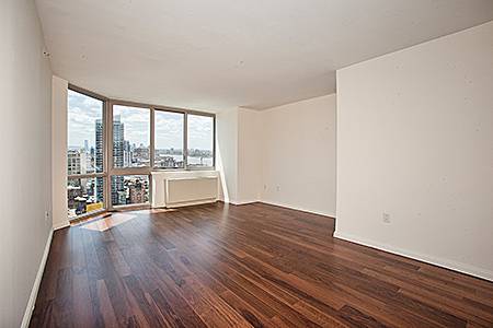 ~~ High Floor  LUXURY MIDTOWN 1BED   / 1BATH . 24HR DOORMAN . GREAT BUILDING & SPECTACULAR AMENETIES @ GREAT LOCATION .~~