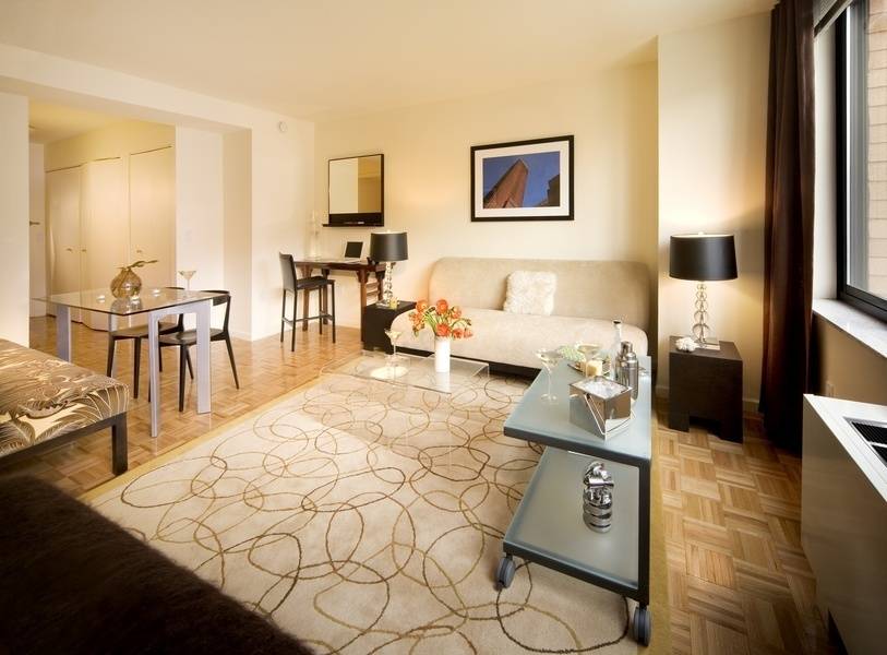 OWNER PAYS FEE FOR A LIMITED TIME! STUNNINGLY MODERN CORNER PENTHOUSE  APARTMENT IN CHELSEA!! ~NO FEE~