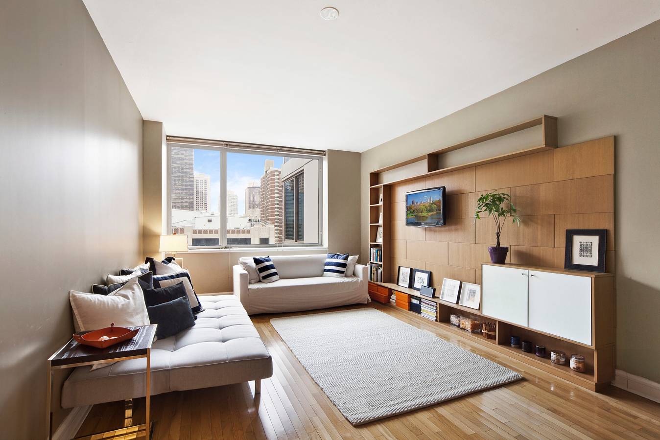 Upper West Side One Bedroom for Rent in Full Service Luxury Doorman Building!!