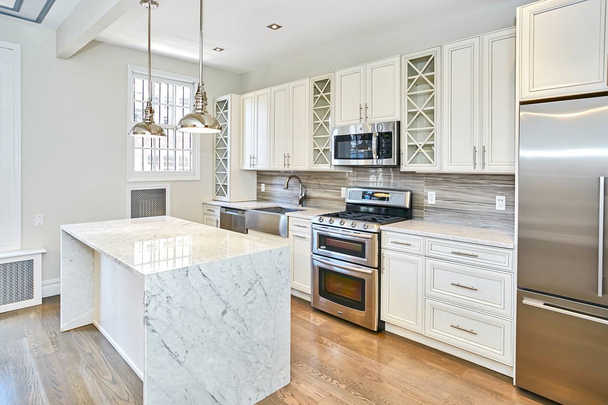 FANTASTIC 2 BED 2 BATH..GRAMERCY PARK.. STEPS FROM,FLATIRON,MADISON AVE..NOMAD..KIPS BAY..1100 SQUARE FEET
