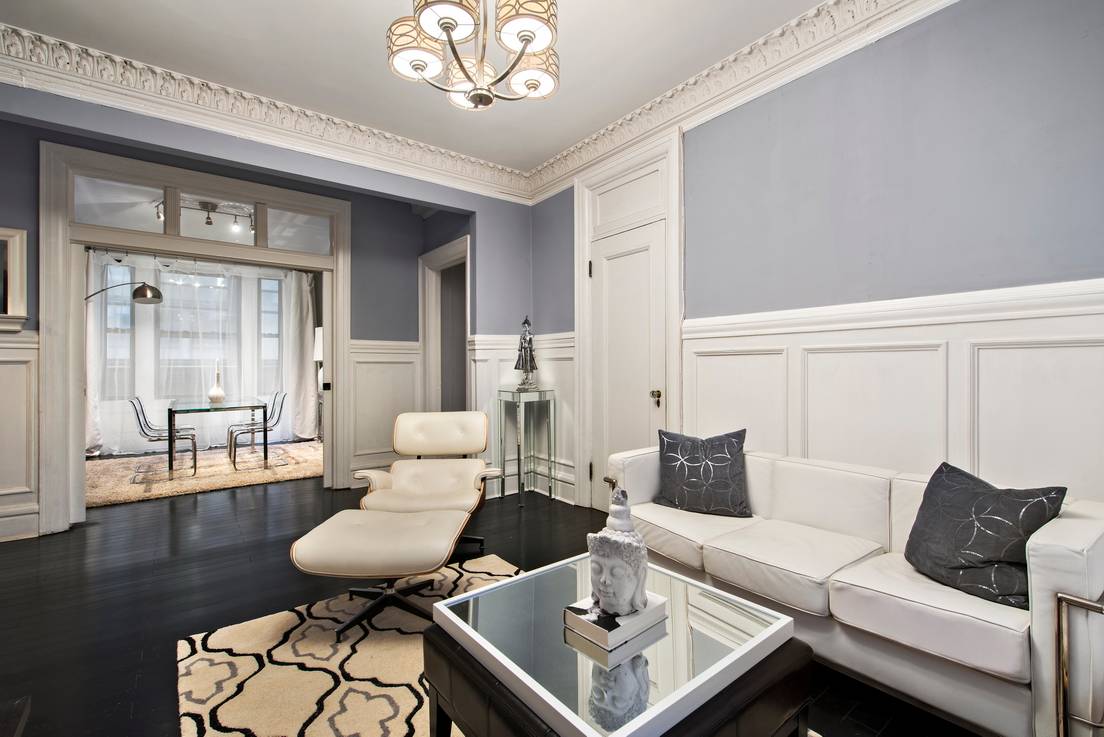 Charming Classic 5 Cooperative Apartment at the Adlon in Midtown West