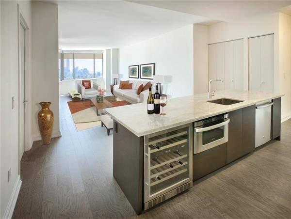 NOMAD...NYC'S NEWEST HOTTEST NEIGHBORHOOD. ONE BEDROOM WITH EMPIRE STATE BLDG VIEWS. LUXURY BUILDING