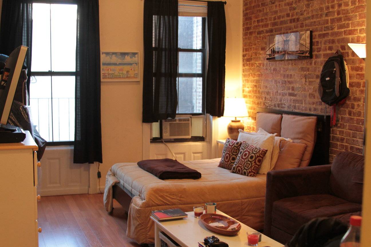 75 Pineapple Street ~Elegantly furnished large apartment~