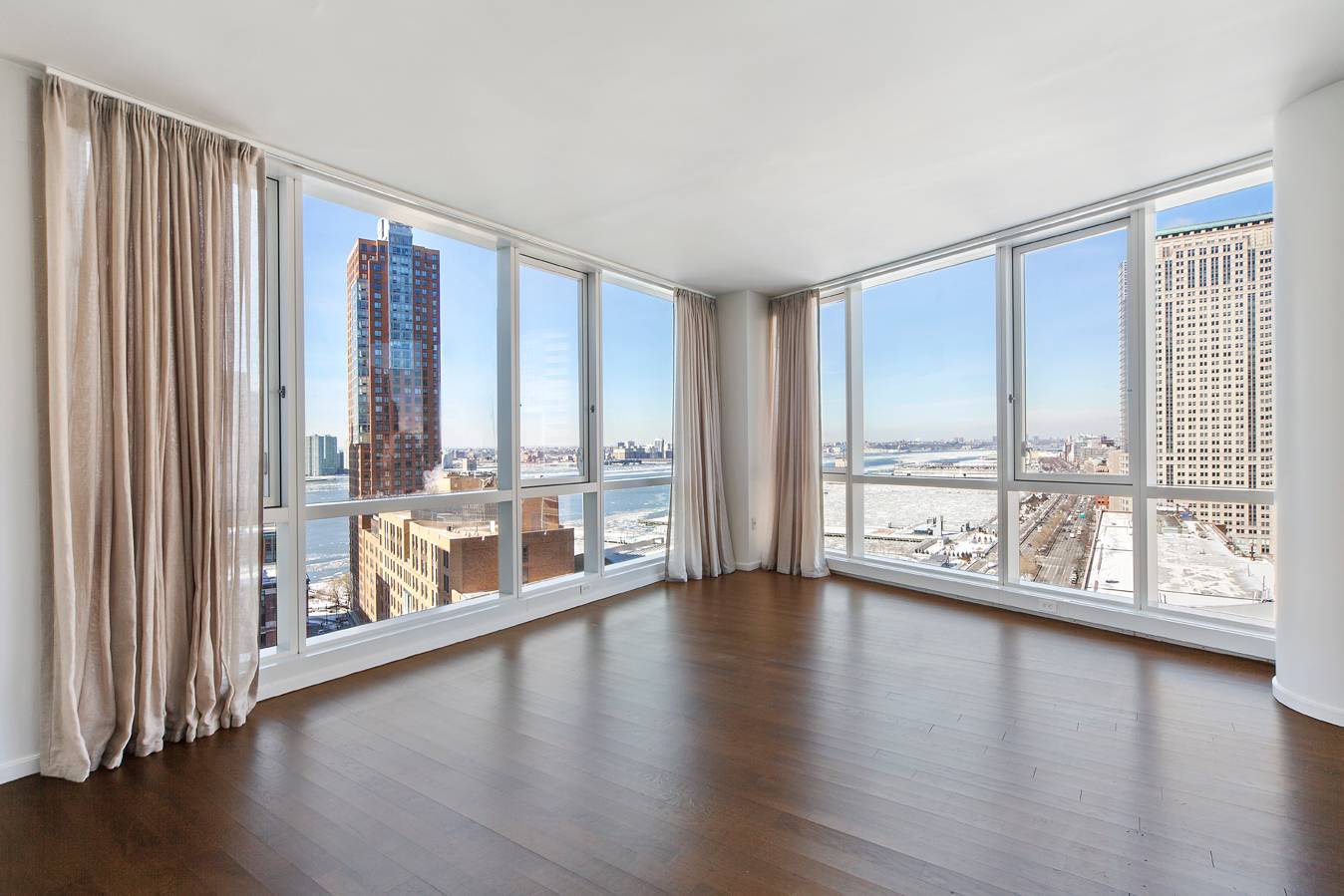 Stunning 3bed/3bath with unobstructed city and river views