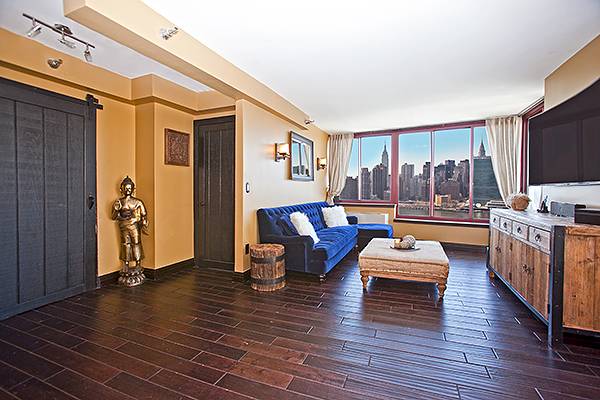 Panoramic city and water views from this stunning 2 bed/2 bath with a balcony 