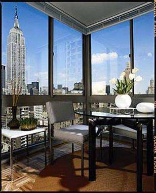 FLOOR TO CEILINGS 2 EXPOSURES VIEWS LIGHTS SIZE!!PRIME CHLESEA LOCATION NO FEE !!