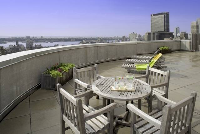 Beautiful Flatiron 1 Bedroom + Garage! 