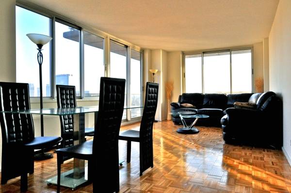 Midtown-Beautiful One Bedroom Apartment  with Beautiful Views!! Full Service Building!! Wonderful Amenities!!!Pool!Gym!