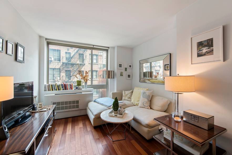 Investment Opp! 1 Bed 1 Bath in Flatiron! 