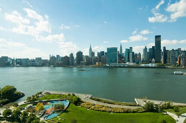 Beautiful and massive 2 Beds and 2 Baths,  with sweeping water front and city views, available furnished or unfurnished