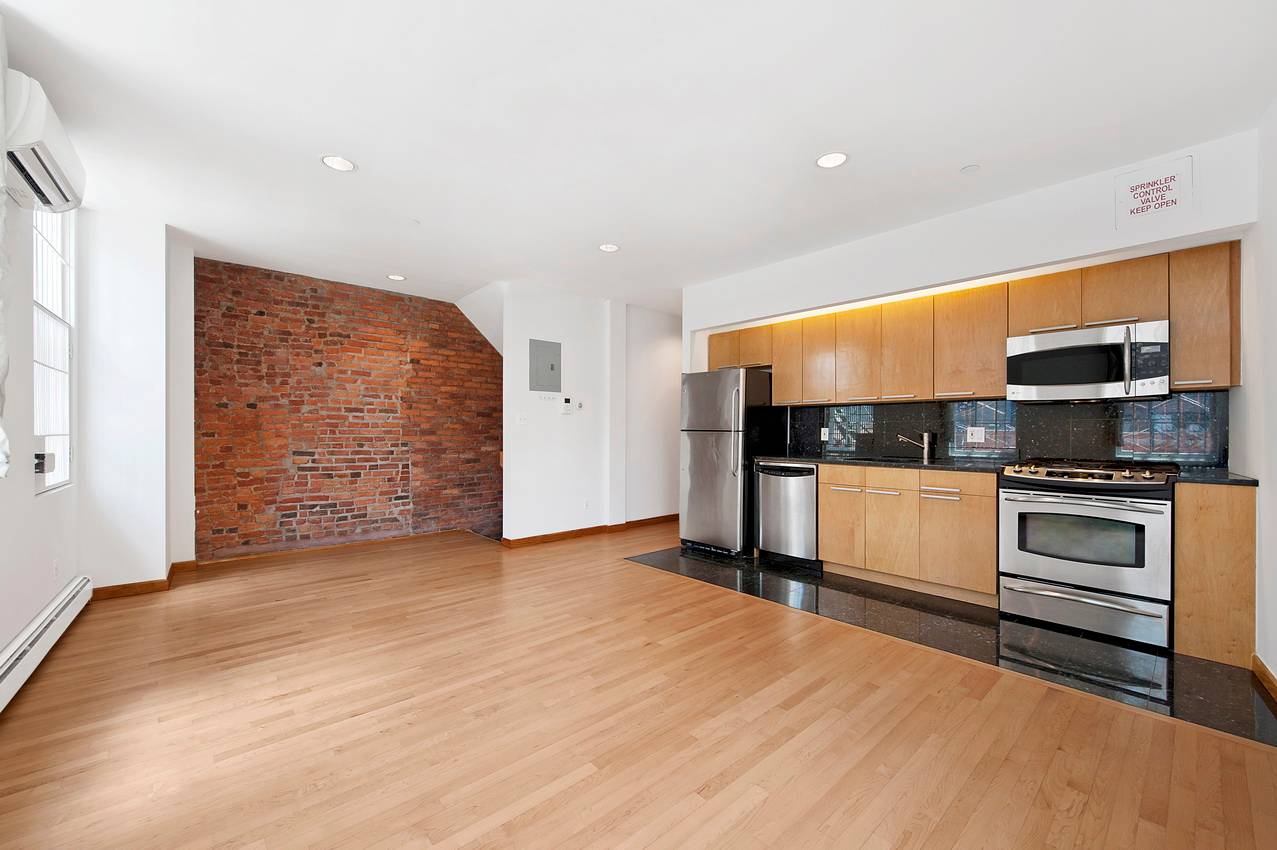 Gorgeous Soho 3 Bedroom Duplex with Massive Private Rooftop Terrace