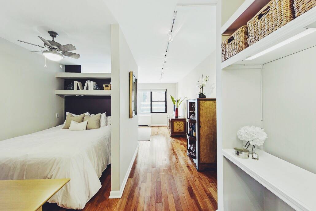 Charming Jr. 1 Bedroom w. Southern Exposure and Open City Views!