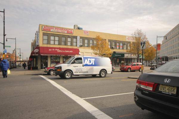 ATTENTION NATIONAL RETAILERS--3500sf Store on Busy Long Island City Street Near Citibank Bldg. Now Available FOR LEASE