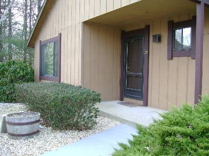 East Hampton Summertime Condo Rental all the Bells and Whistles - Minimal Expeses 
