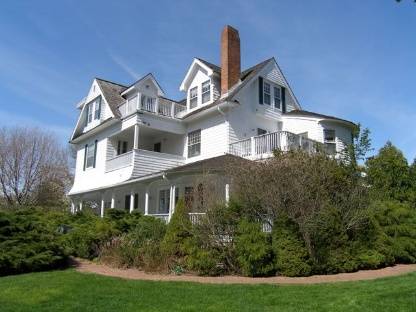 VICTORIAN ESTATE HOME ON LAKE AGAWAM