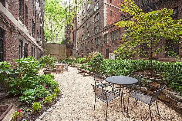 ** Best Velue Studio Rental** 320 E.42** 24 Hr DoorMan and Gym**