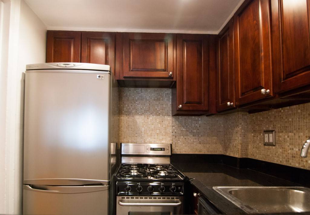 MIDTOWN...5TH AVE... COLUMBUS CIRCLE..PREWAR....2BED/2BA...STEPS FROM CENTRAL PARK