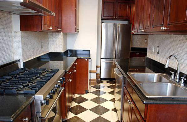 FABULOUS UPPER WESTSIDE.PREWAR...5BD/3BA..CLOSE TO GREAT SHOPPING/DINING,CENTRAL PARK,LINCOLN CENTER ..