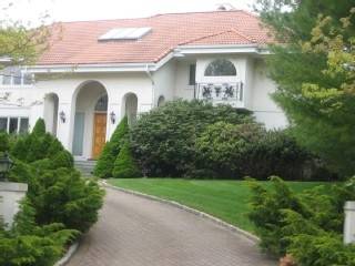 Water Mill 4 bedroom beauty with pool! 