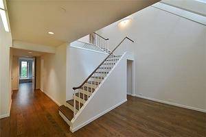 Solow Townhouse Upper Duplex 2 Bedroom / Cnv 3Br  with Roof Deck & Full Amenities in Lenox Hill!