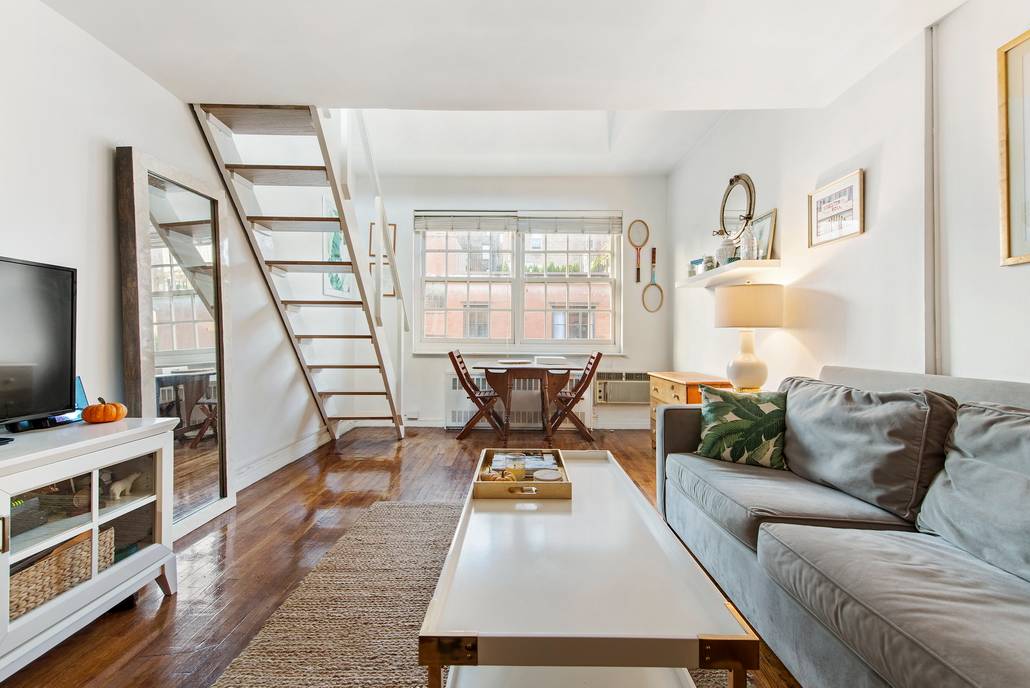 Charming Studio Loft with views of Gramercy Park!!  