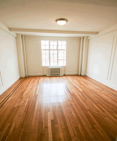 Super! Studio in Chelsea! Full Servie Building