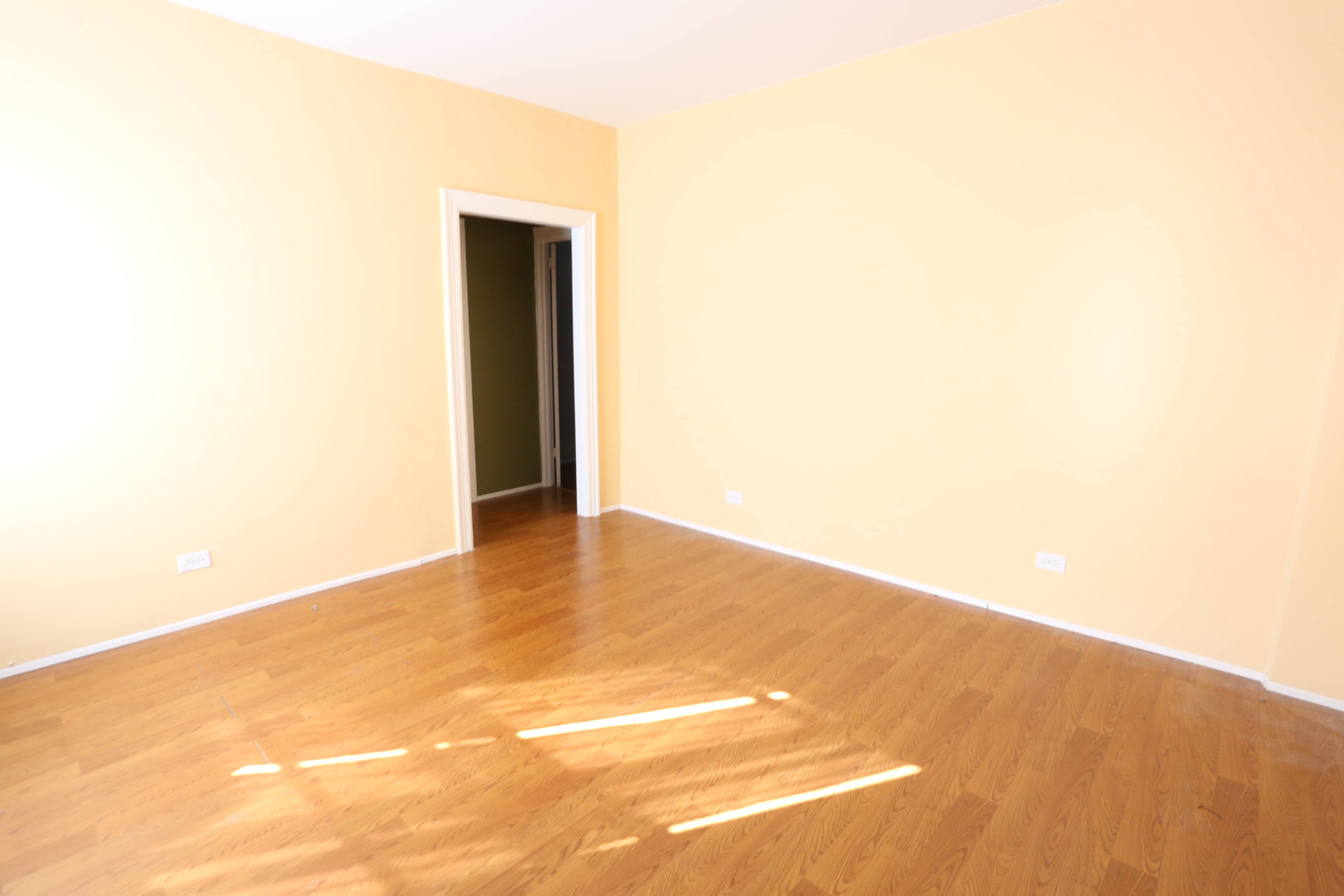 Spacious 1 Bedroom Apartment In Sunnyside Queens!