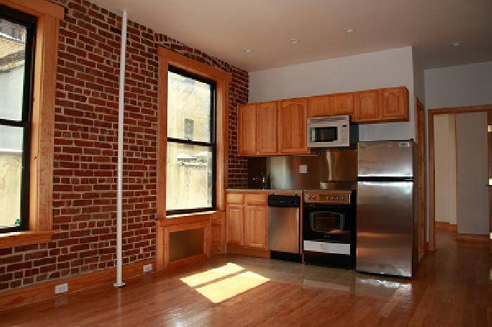 CHARMIG 2 BEDROOM--ELEVATOR/LAUNDRY BUILDING--CLOSE TO GRAND CENTRAL--UN--SUBWAY--