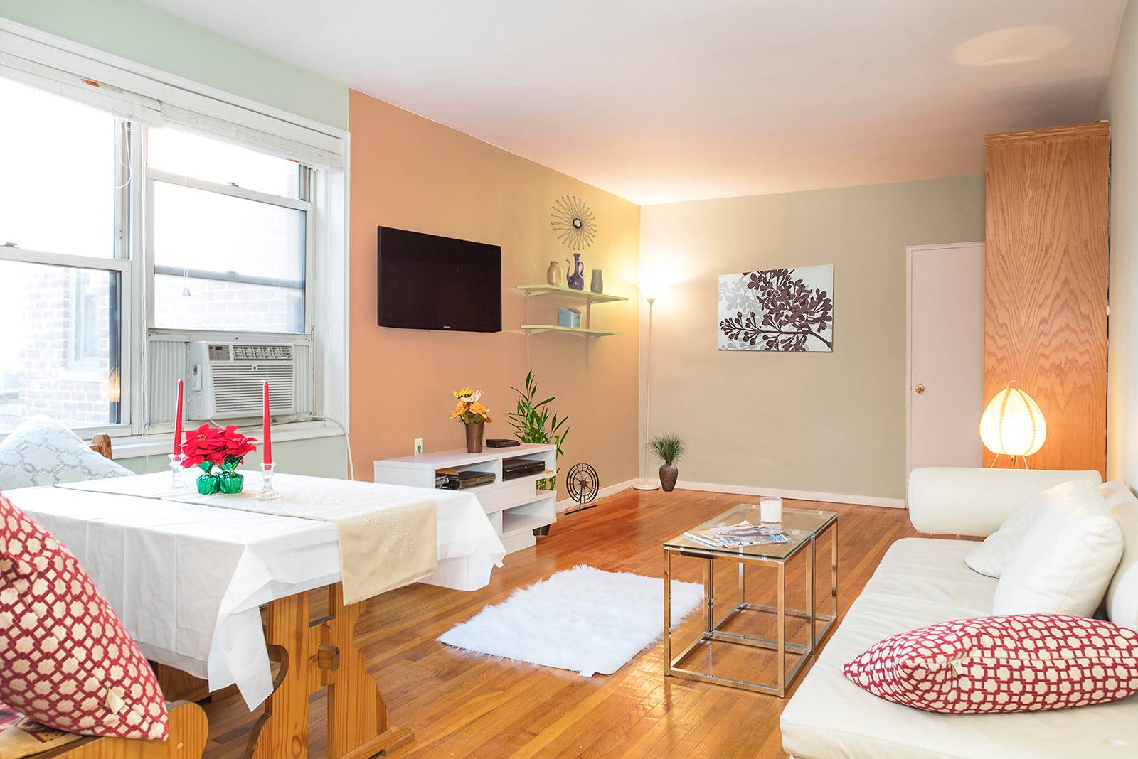 ***PRICED TO SELL! *** 350 EAST 30TH STREET CONDOMINIUM***OVERSIZED STUDIO *** THE EMPIRE STATE BUILDING VIEWS*** LOW CC+RET***STORAGE IS INCLUDED*