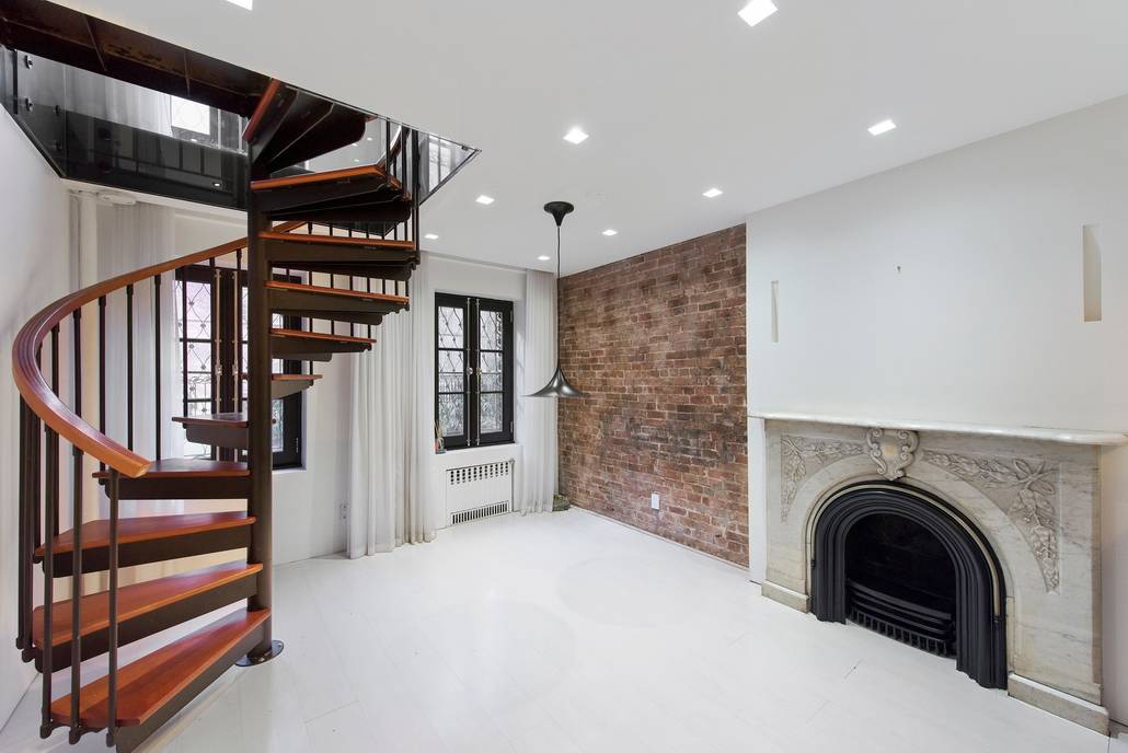 439 West 21st Street, Chelsea Townhouse, Luxury Townhouse for Sale, Best Block in Chelsea.