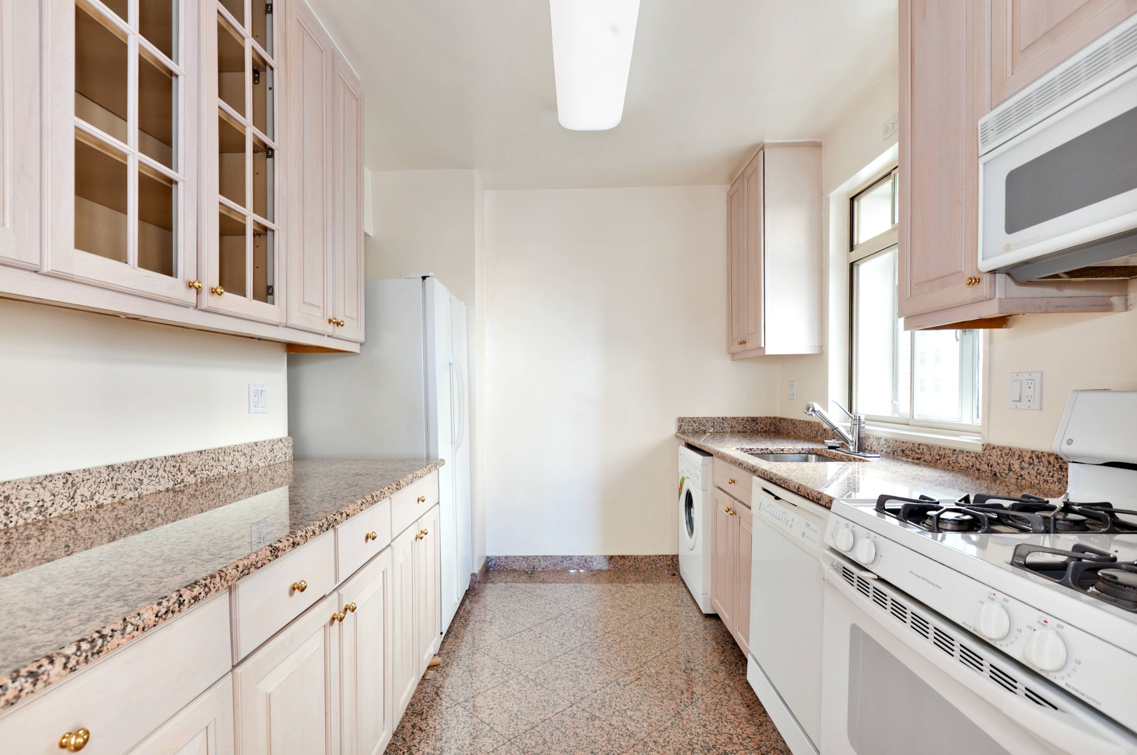 So much Space! $4500 JR4 Midtown