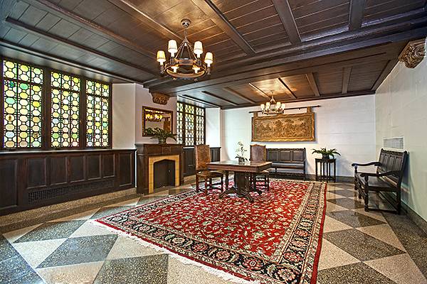** Best Velue Studio Rental** 320 E.42** 24 Hr DoorMan and Gym**