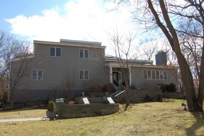 LARGE ENTERTAINING HOME SECONDS TO THREE MILE HARBOR