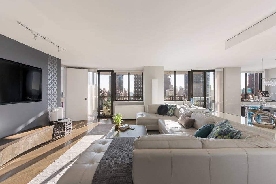 Best Priced 5 Bedroom Home in Convenient Midtown East! 300 East 54th Street 18JKL! 