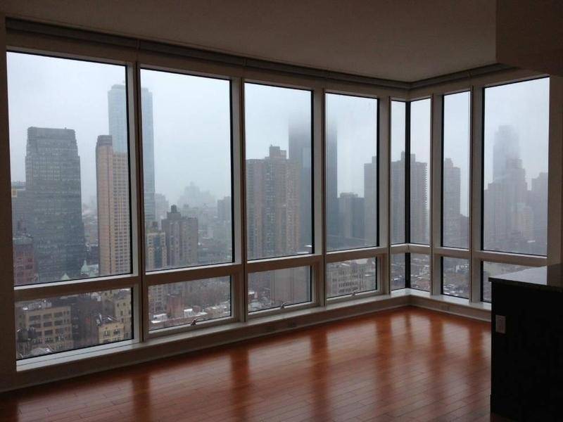 LUXURY DOORMAN...MIDTOWN WEST.....FULL SERVICE BLDG....PRIME LOCATION...TIMES SQUARE
