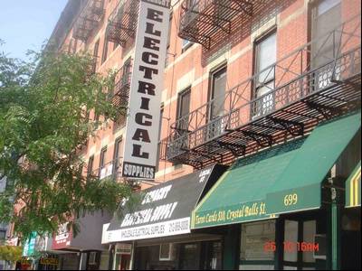 *NeW*No Fee*Corner Store*NeW*Midtown West*