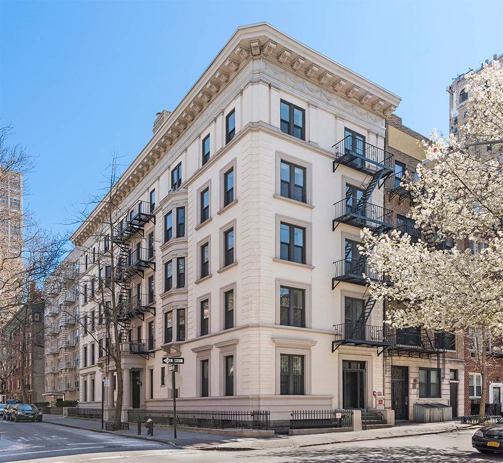 Convertible Building in Brooklyn Heights Historic District 