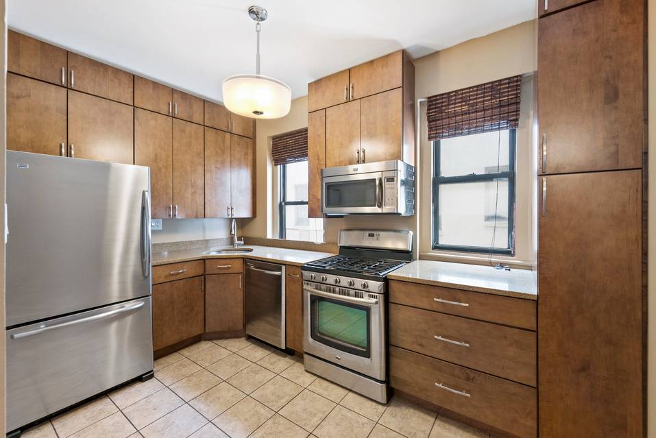 ASTORIA DITMARS CO-OP: TRUE TWO BEDROOM: GUT RENOVATED KITCHEN