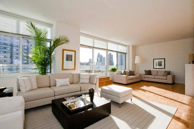 ★★★  LUXURY GRAND  RESIDENCETwo Bedroom 2 bath <>  Highest Quality of Finishes and Level of Service <> GREAT LOCATION