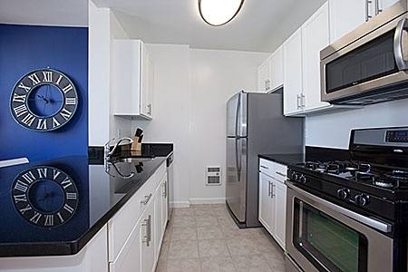 BRIGHT CORNER UNIT -- EXCELLENT CONVERTIBLE 3 BDR -- FINANCIAL DISTRICT-- WALL STREET