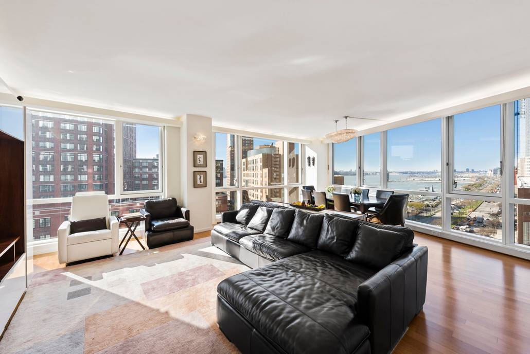 2 Bedroom 2 Bathroom in Tribeca! 