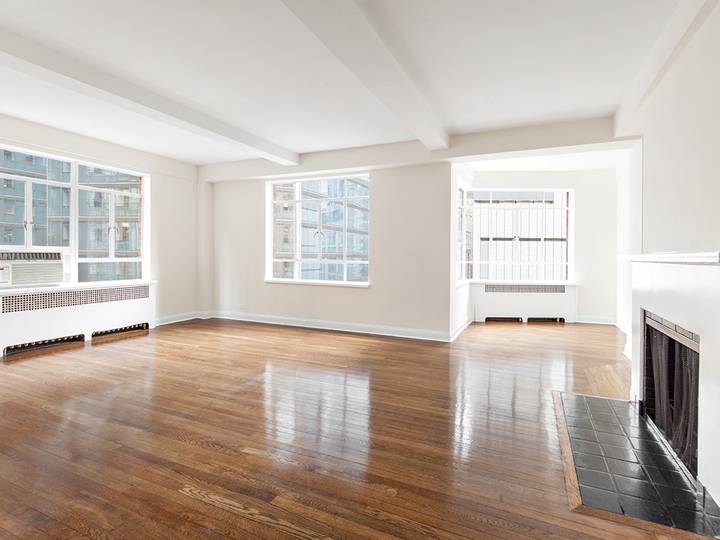 ★★★FREE RENT★★ NO FEE !!! - LUXURY JR4 Apartment at COLUMBUS CIRCLE  -  CENTRAL PARK  . 24HR DOORMAN