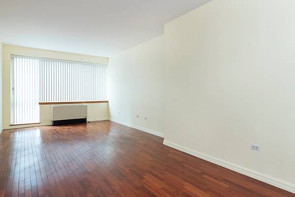 Oversized and Sunny One bedroom with 1.5 Bathroom in  Upper East sie 