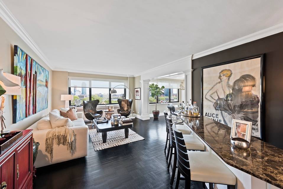 Stunning Two Bedroom on Sutton Place South