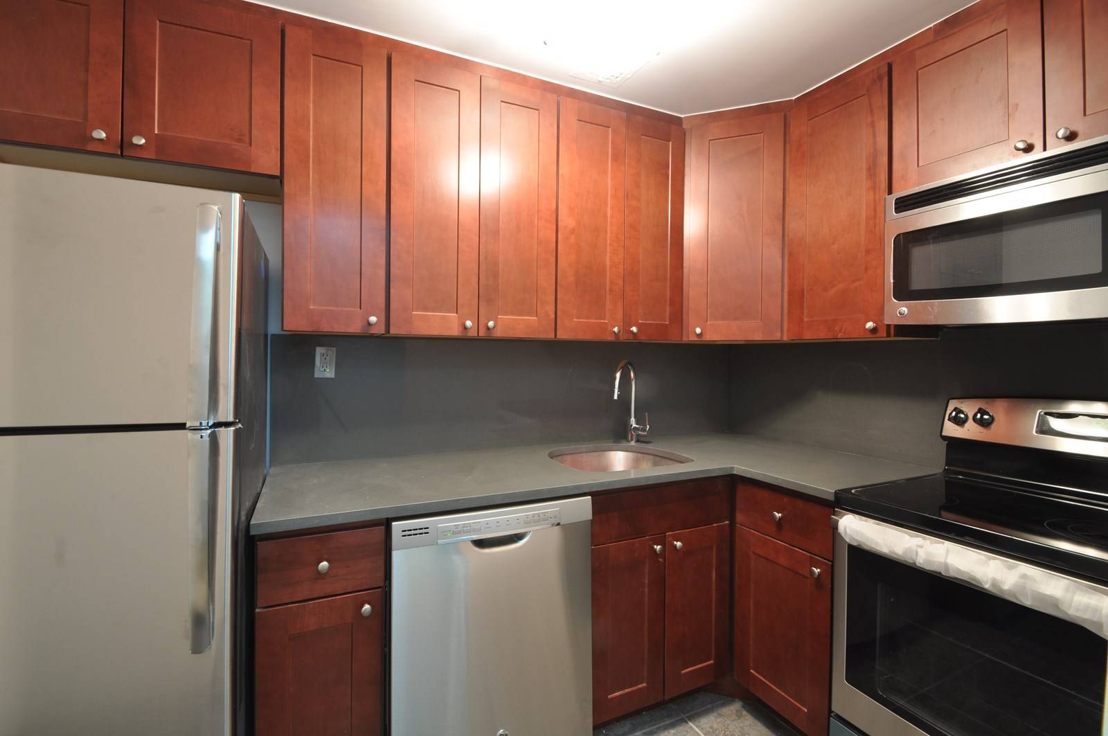 FLEX 2 BED**BRAND NEW**ELEVATOR BLDG**BALCONY**MIDTOWN EAST