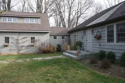 CLOSE TO BRIDGEHAMPTON VILLAGE 5 BEDROOMS HEATED POOL CHARMING