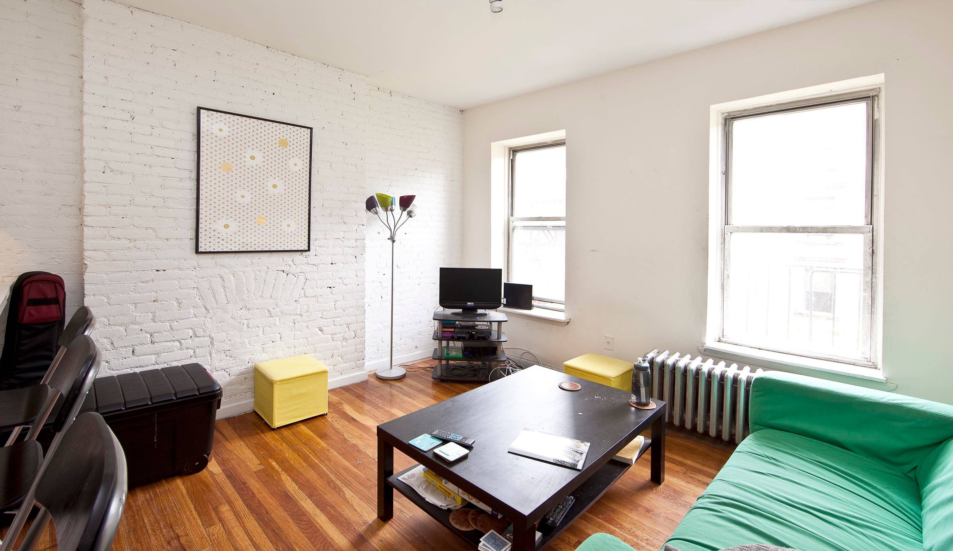 LARGE RENOVATED 4 BEDROOM 1 BATH IN CHELSEA--W20/8th AVE