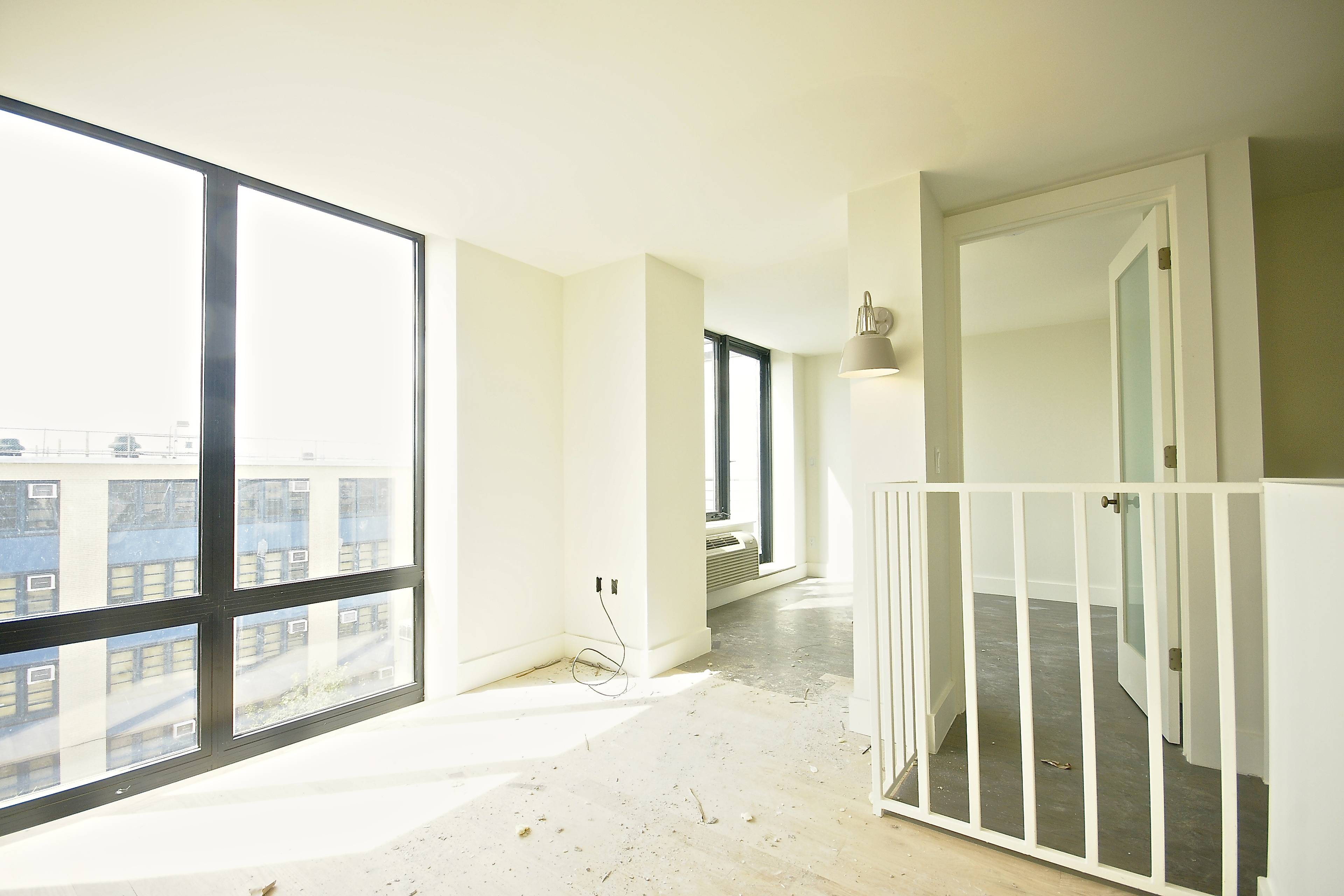 No Fee Penthouse 3 Bedroom/2 Bathroom Duplex w/ Chef's Kitchen, Gym and Landscaped Yard 