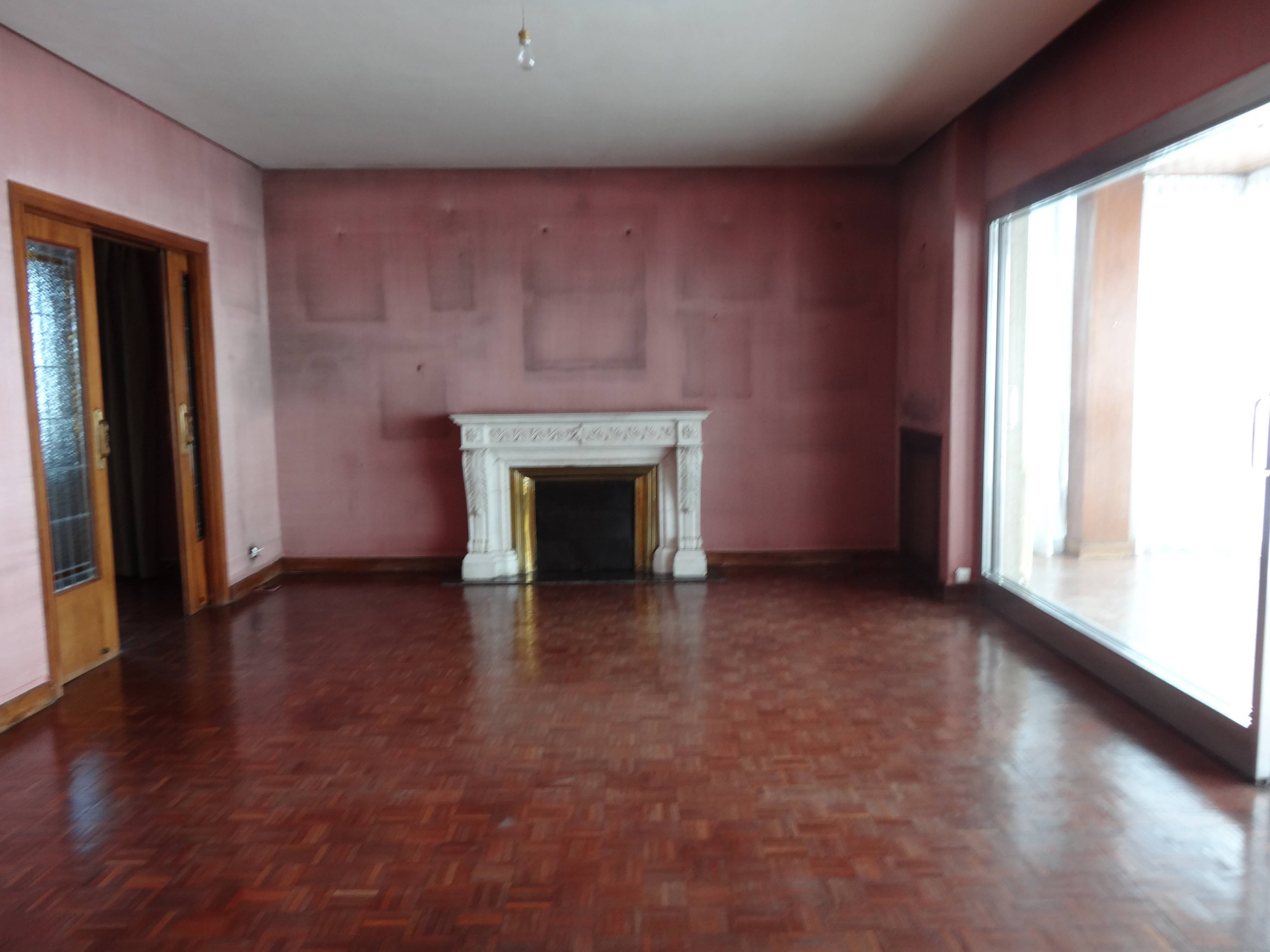 FULL FLOOR APARTMENT FOR SALE IN MADRID SPAIN