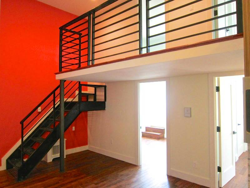 Huge 4 Bedroom w/Private Roof Deck and Massive 18 Foot Ceilings